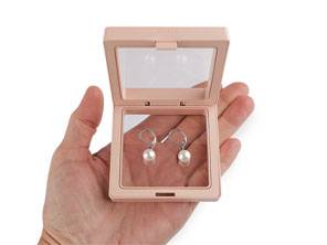 Krabička s průhlednou fólií k vystavení zboží a dárkovému…