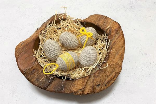 Velikonoční zajíček a vajíčka ze šňůry 