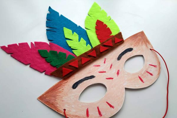 Zdobení karnevalové masky pro děti