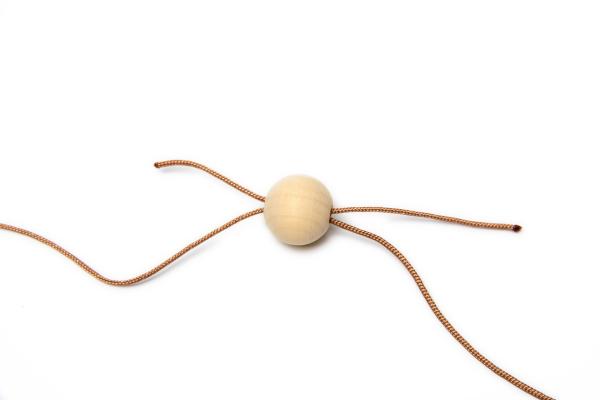 Podtácek z dřevěných korálků