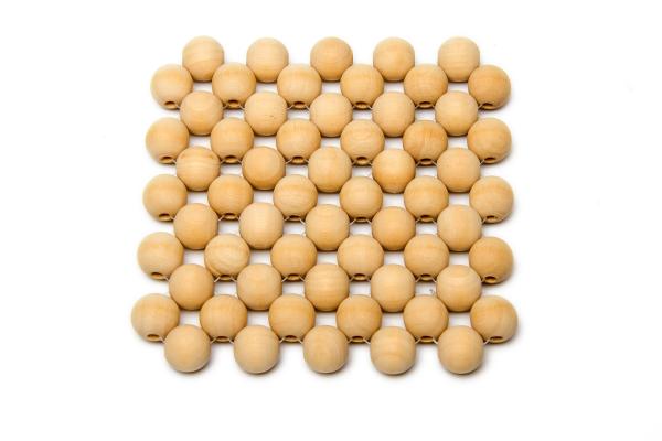 Podtácek z dřevěných korálků