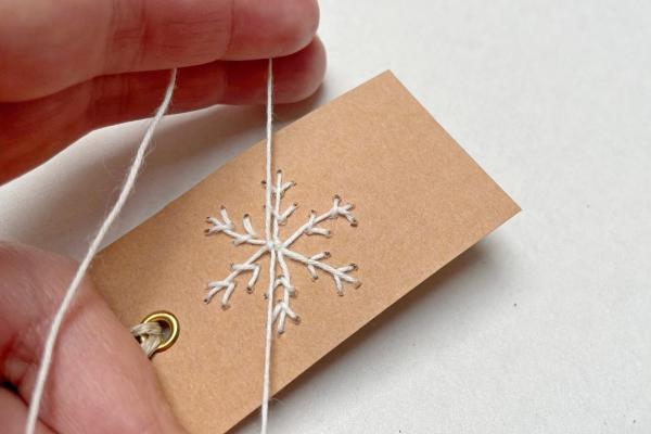 Jak jednoduše vyšít vločku na přání