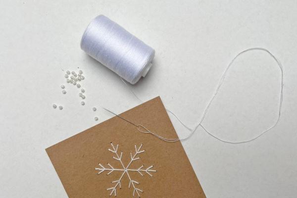 Jak jednoduše vyšít vločku na přání