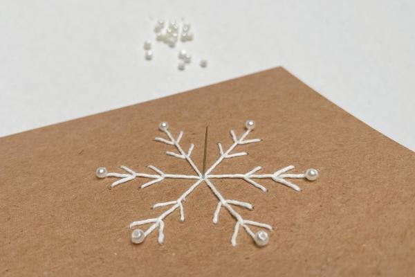 Jak jednoduše vyšít vločku na přání