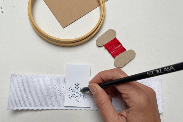 Jak jednoduše vyšít vločku na přání