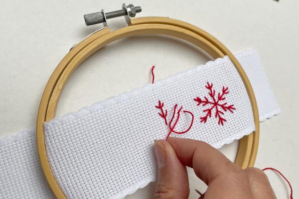 Jak jednoduše vyšít vločku na přání