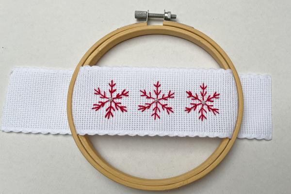 Jak jednoduše vyšít vločku na přání