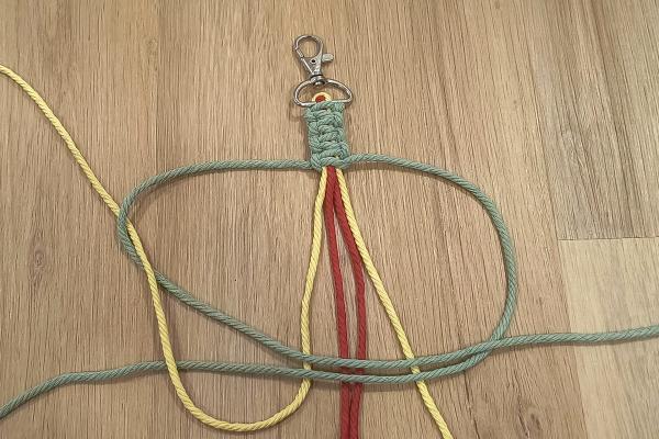 Jak vyrobit macrame popruh na mobil