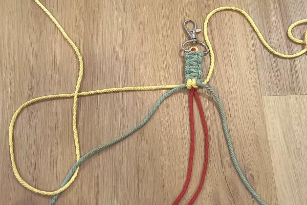 Jak vyrobit macrame popruh na mobil
