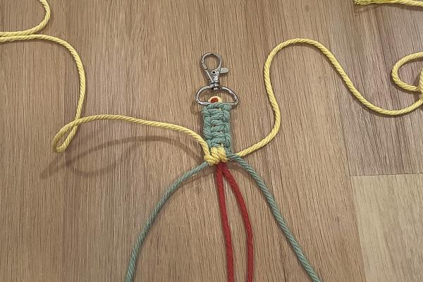 Jak vyrobit macrame popruh na mobil