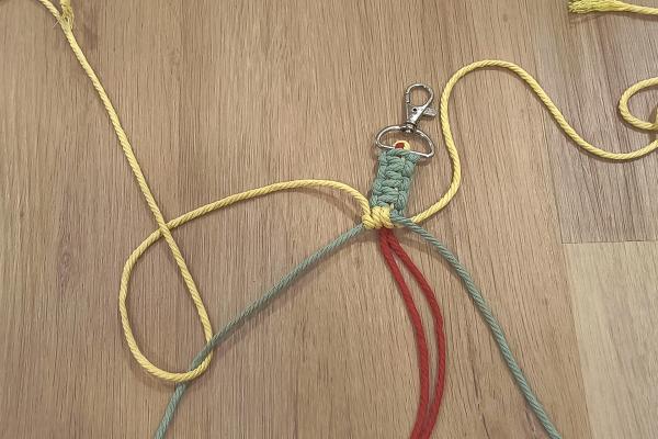 Jak vyrobit macrame popruh na mobil