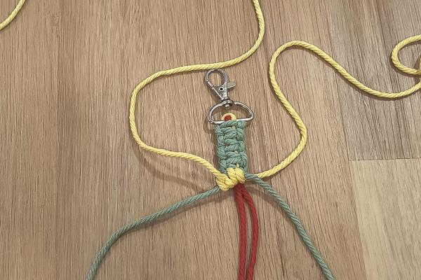Jak vyrobit macrame popruh na mobil