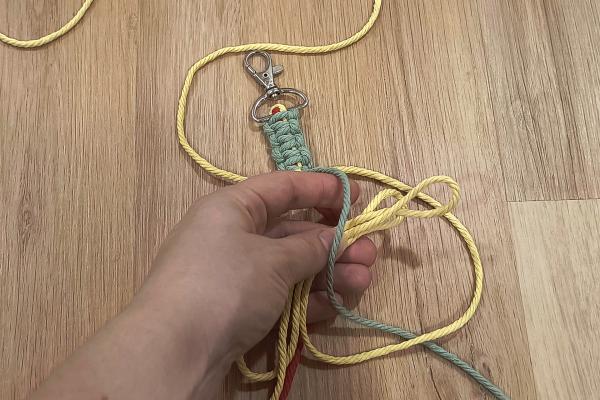 Jak vyrobit macrame popruh na mobil