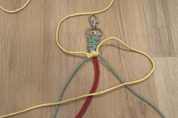 Jak vyrobit macrame popruh na mobil