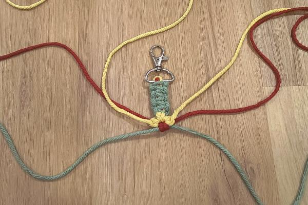 Jak vyrobit macrame popruh na mobil