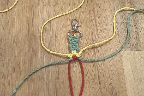 Jak vyrobit macrame popruh na mobil