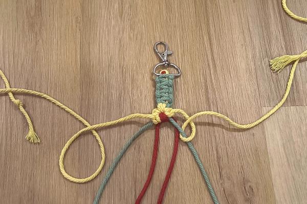 Jak vyrobit macrame popruh na mobil