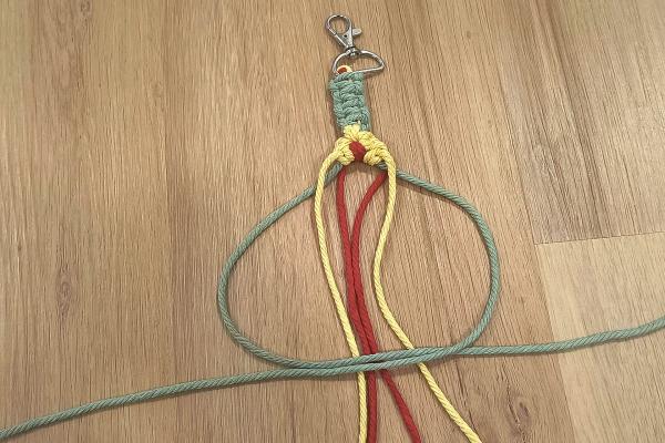 Jak vyrobit macrame popruh na mobil