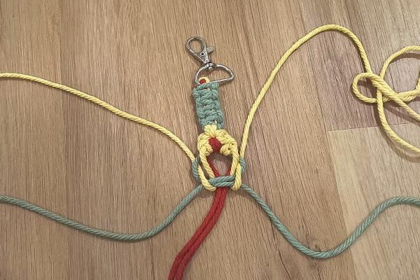 Jak vyrobit macrame popruh na mobil