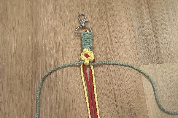 Jak vyrobit macrame popruh na mobil