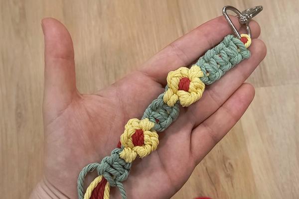 Jak vyrobit macrame popruh na mobil