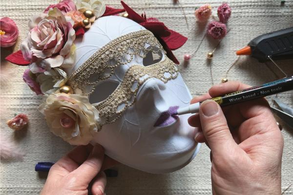 Jak vyrobit benátskou masku