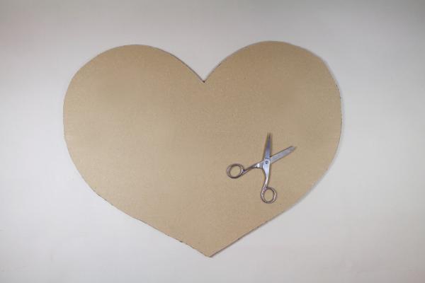 Romantické srdce z příze a květin