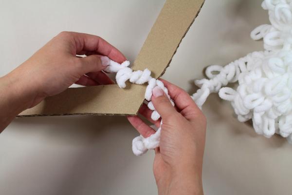 Romantické srdce z příze a květin