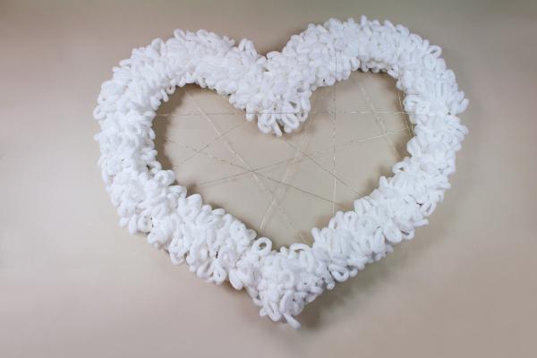 Romantické srdce z příze a květin