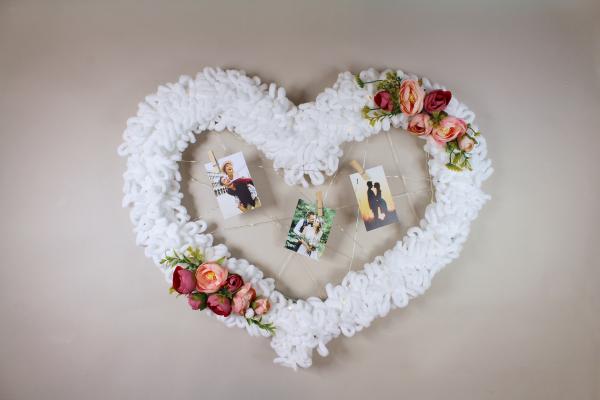 Romantické srdce z příze a květin