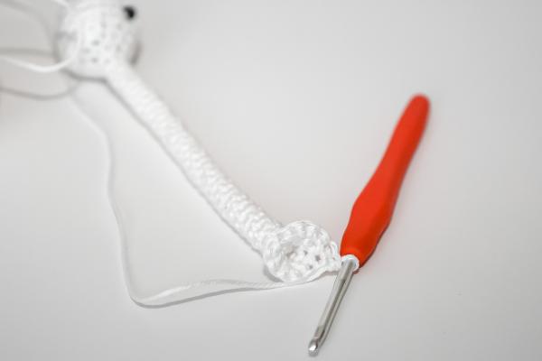 Uháčkujte si veselou husu s dlouhým krkem