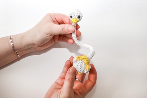 Uháčkujte si veselou husu s dlouhým krkem