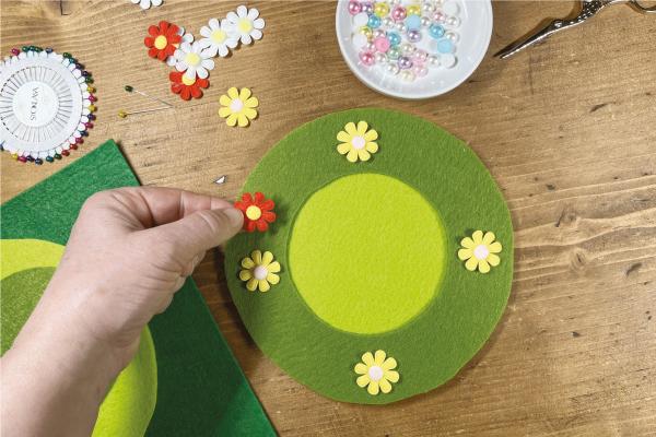 Jednoduch� filcov� prost�r�n� s kv�tinami