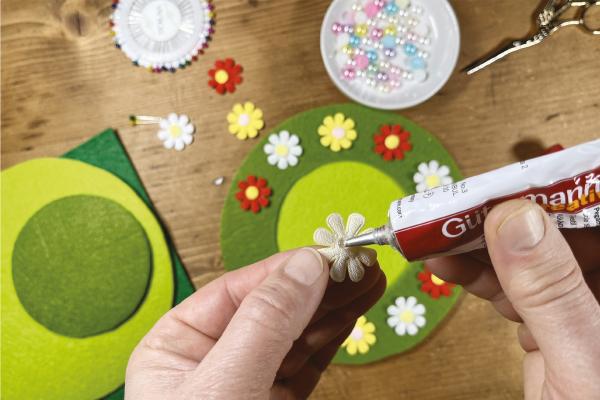 Jednoduch� filcov� prost�r�n� s kv�tinami