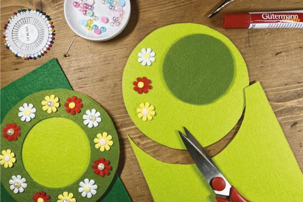 Jednoduch� filcov� prost�r�n� s kv�tinami