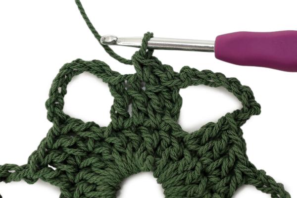 Háčkované květinové prostírání 