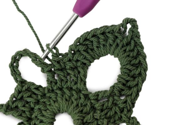 Háčkované květinové prostírání 