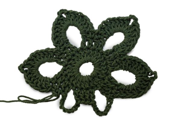 Háčkované květinové prostírání 