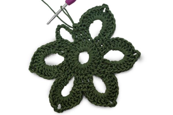 Háčkované květinové prostírání 