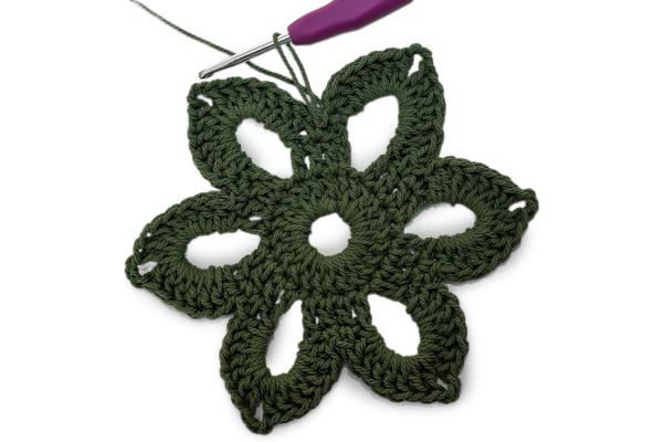 Háčkované květinové prostírání 