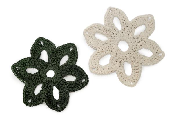 Háčkované květinové prostírání 