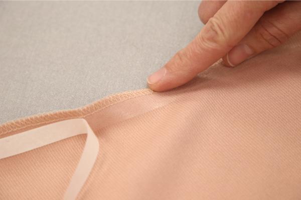 Jak zkrátit sukni nebo závěs bez šití