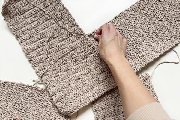 Jednoduchá háčkovaná kabelka ze 4 obdélníků