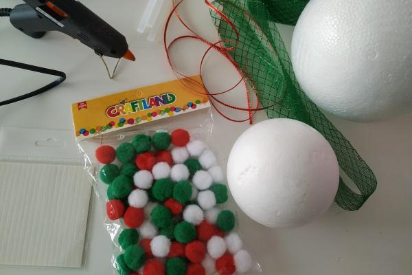 Vánoční ozdoba z bambulek 