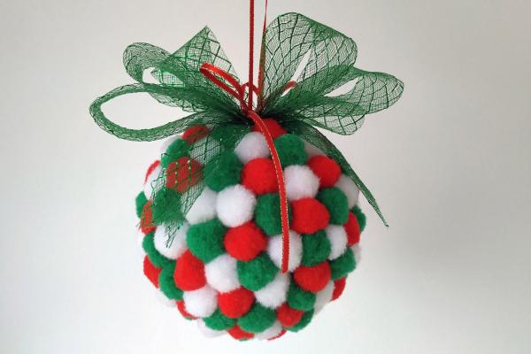 Vánoční ozdoba z bambulek 