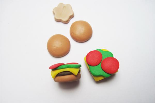 Hamburger jako náušnice