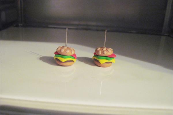 Hamburger jako náušnice