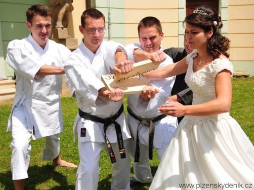 Rozsáhlý popis, jak připravit svatební tabuli pro všechny nevěsty, ženichy a svatební agenty. 